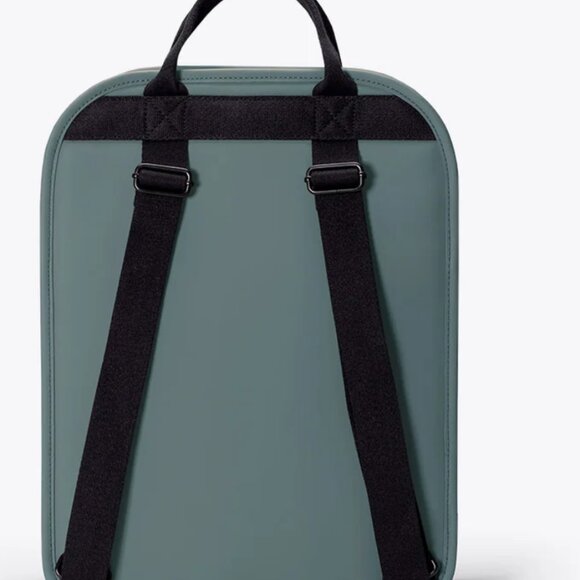 Ucon Acrobatics Berlin - Alison Medium Backpack in Pine Green - Picture 3 of 7
